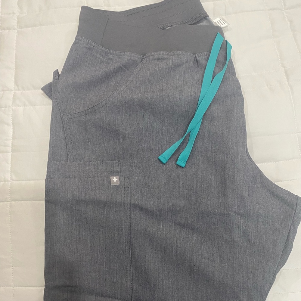 FIGS Large Kade Scrub pants in Graphite NWOT